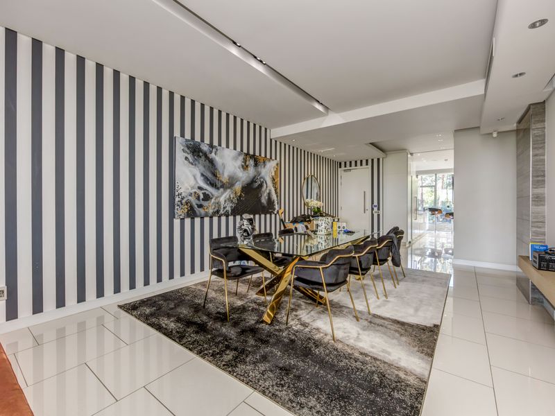 Luxury 2 Bedroom, 2 Bathroom Apartment for Sale – Embassy Towers, Sandton - Photo 4