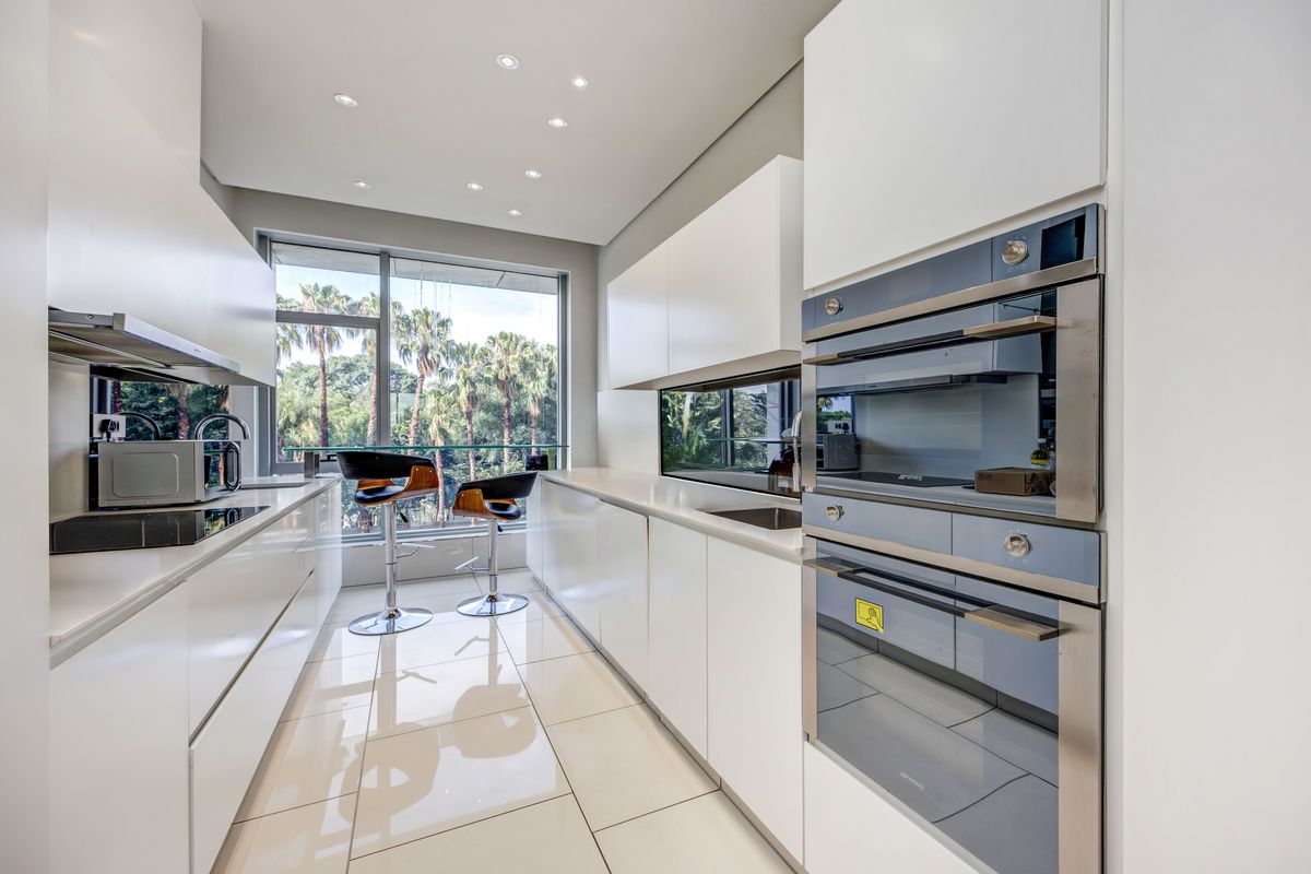 Luxury 2 Bedroom, 2 Bathroom Apartment for Sale – Embassy Towers, Sandton - Photo 5