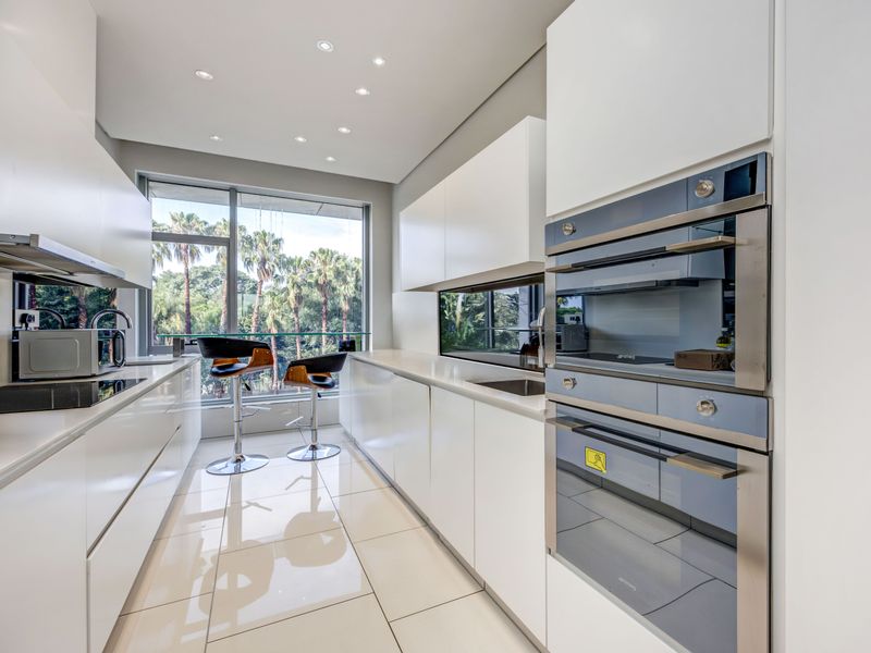 Luxury 2 Bedroom, 2 Bathroom Apartment for Sale – Embassy Towers, Sandton - Photo 5