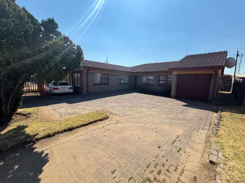 Freehold For Sale In Secunda - Photo 2