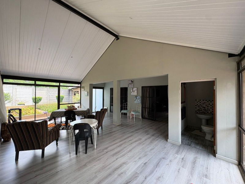 Exceptional Multi-Living Property with Income Potential! - Photo 4