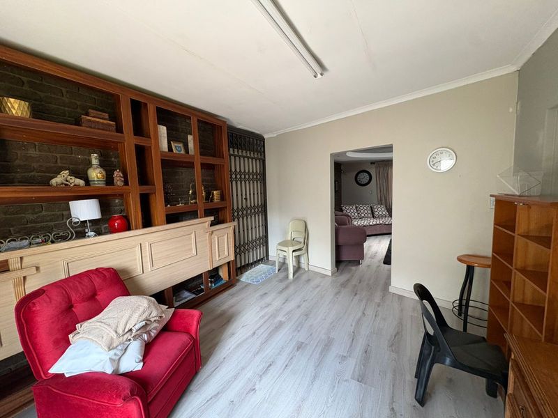 Exceptional Multi-Living Property with Income Potential! - Photo 7