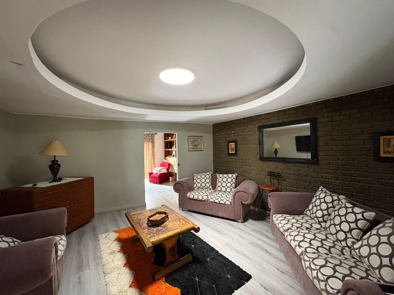 Exceptional Multi-Living Property with Income Potential! - Photo 6