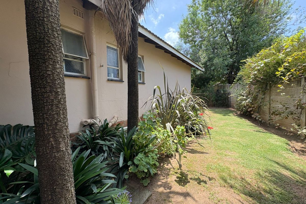 Discover your own private oasis in this Panhandle property for sale in a peaceful and serene area. - Photo 3