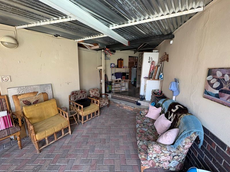 Discover your own private oasis in this Panhandle property for sale in a peaceful and serene area. - Photo 8