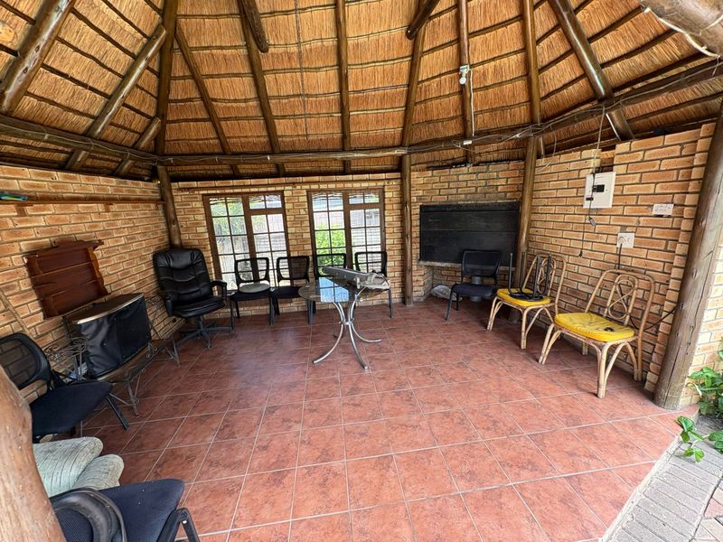 Discover your own private oasis in this Panhandle property for sale in a peaceful and serene area. - Photo 7