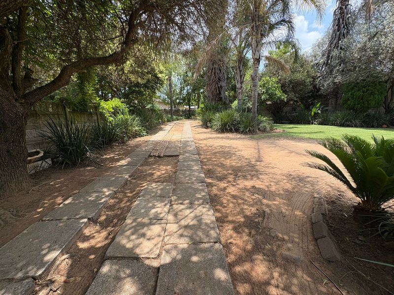 Discover your own private oasis in this Panhandle property for sale in a peaceful and serene area. - Photo 2