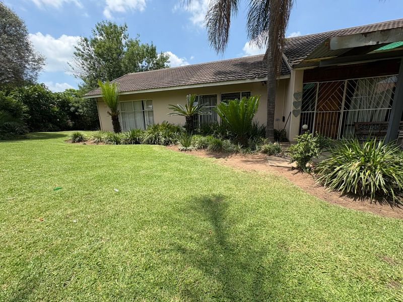 Discover your own private oasis in this Panhandle property for sale in a peaceful and serene area. - Photo 1
