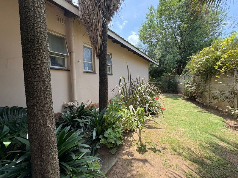 Discover your own private oasis in this Panhandle property for sale in a peaceful and serene area. - Photo 4