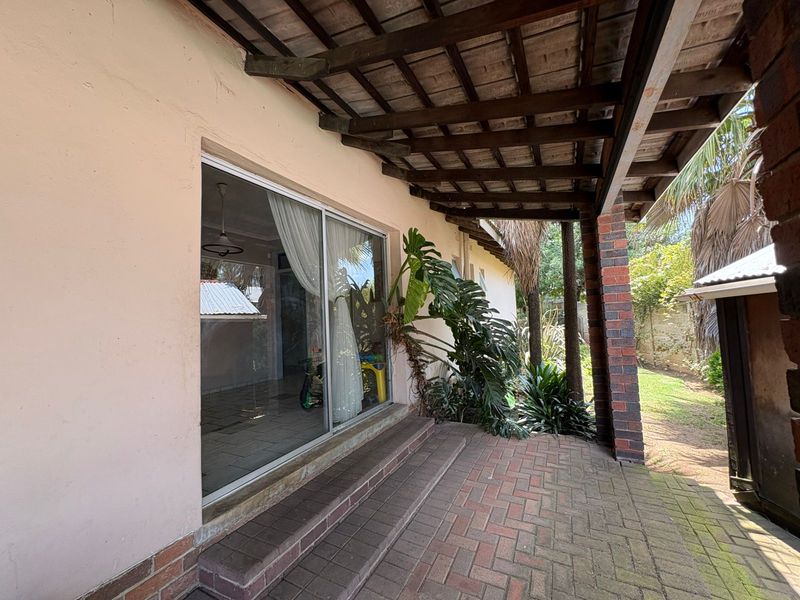 Discover your own private oasis in this Panhandle property for sale in a peaceful and serene area. - Photo 5