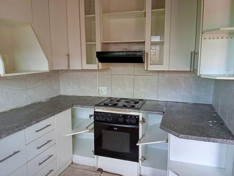 Ideal Lock-Up-and-Go – 3 Bedrooms, 2 Bathrooms - Photo 7