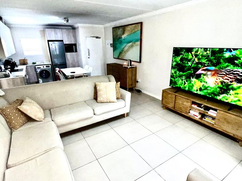 Modern elegant ground floor garden unit - Photo 3