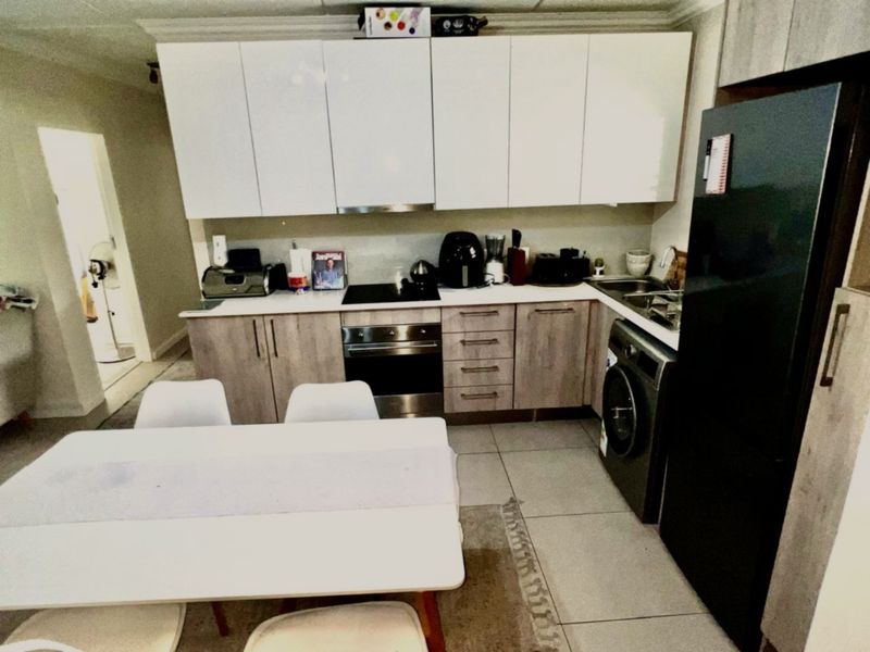 Modern elegant ground floor garden unit - Photo 5