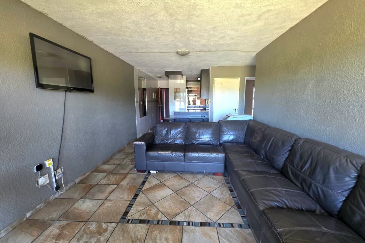 2 bedroom flat - Photo 3