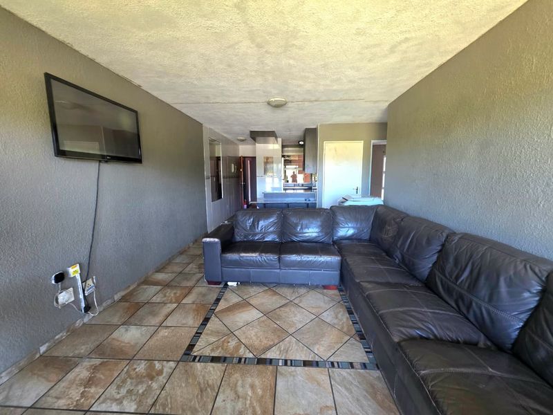 2 bedroom flat - Photo 3