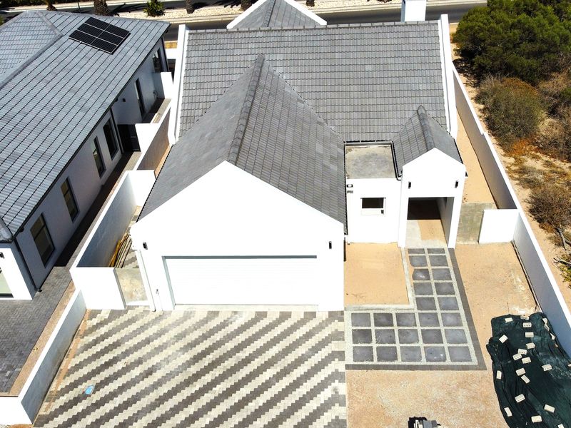 Brand new, light and bright modern home in Shelley Point Coastal Security Golf Estate - Photo 2