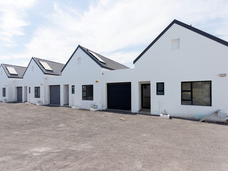 Riverfront living with Timeless charm — Perfectly Positioned! - Photo 7