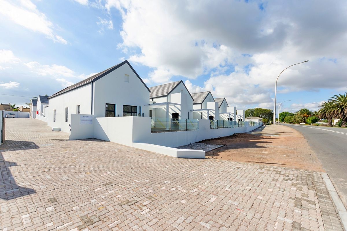 Riverfront living with Timeless charm — Perfectly Positioned! - Photo 4