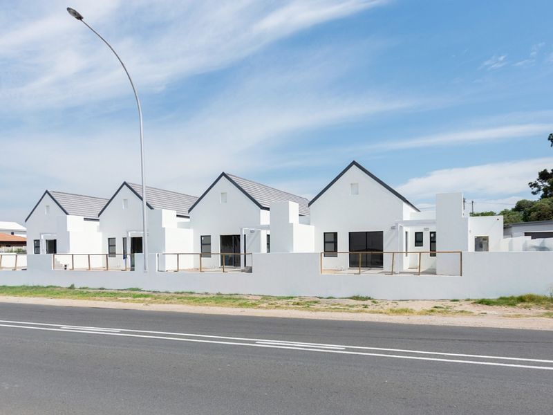 Stylish New-Build 3-Bedroom Living Across from the Berg River! - Photo 2