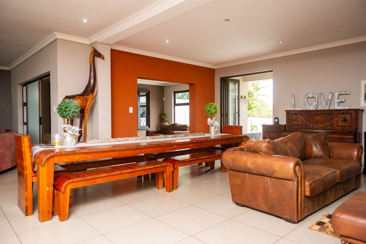 A Riviera-Style Oasis Above Nahoon Beach: Where Luxury Meets Coastal Splendor - Photo 2