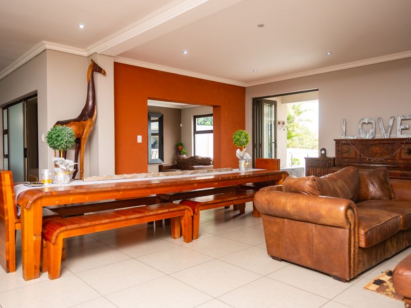 A Riviera-Style Oasis Above Nahoon Beach: Where Luxury Meets Coastal Splendor - Photo 2