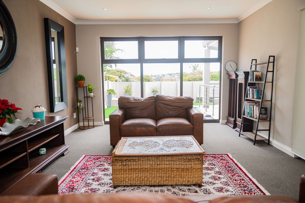 A Riviera-Style Oasis Above Nahoon Beach: Where Luxury Meets Coastal Splendor - Photo 5