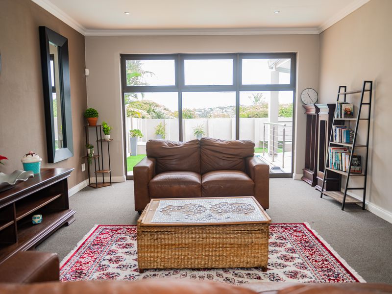 A Riviera-Style Oasis Above Nahoon Beach: Where Luxury Meets Coastal Splendor - Photo 5