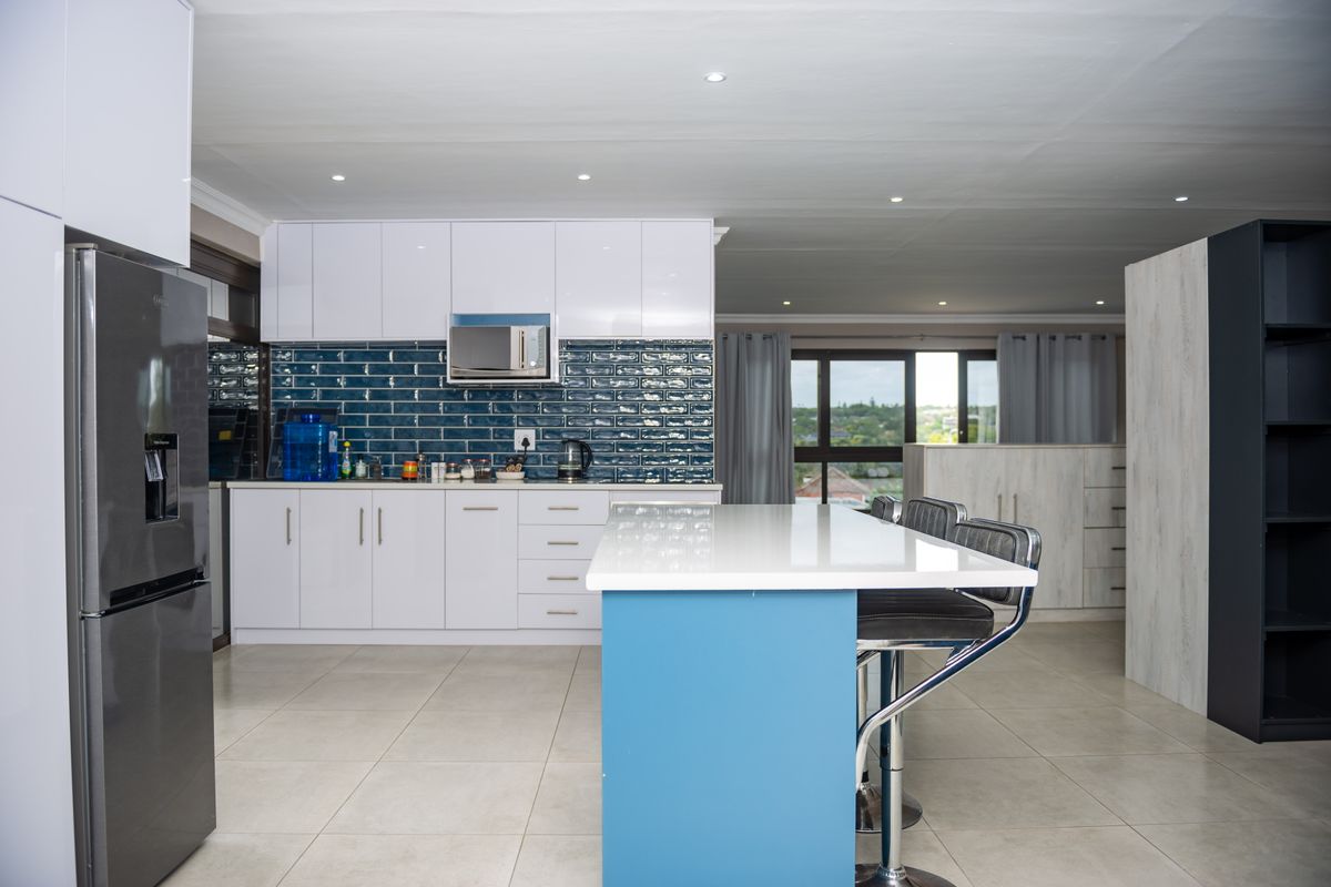 A Riviera-Style Oasis Above Nahoon Beach: Where Luxury Meets Coastal Splendor - Photo 4