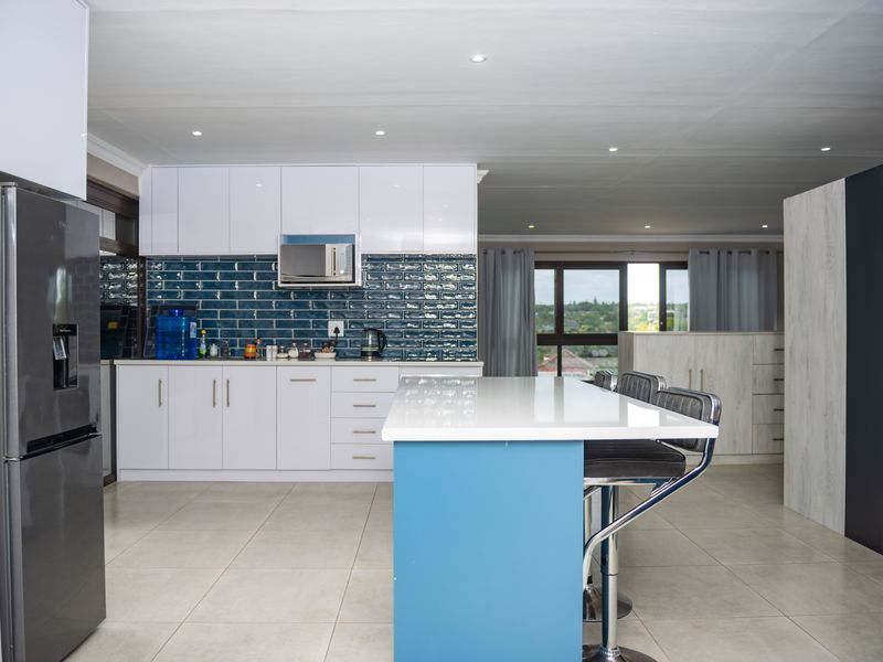 A Riviera-Style Oasis Above Nahoon Beach: Where Luxury Meets Coastal Splendor - Photo 4