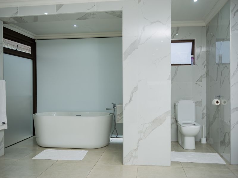 A Riviera-Style Oasis Above Nahoon Beach: Where Luxury Meets Coastal Splendor - Photo 10