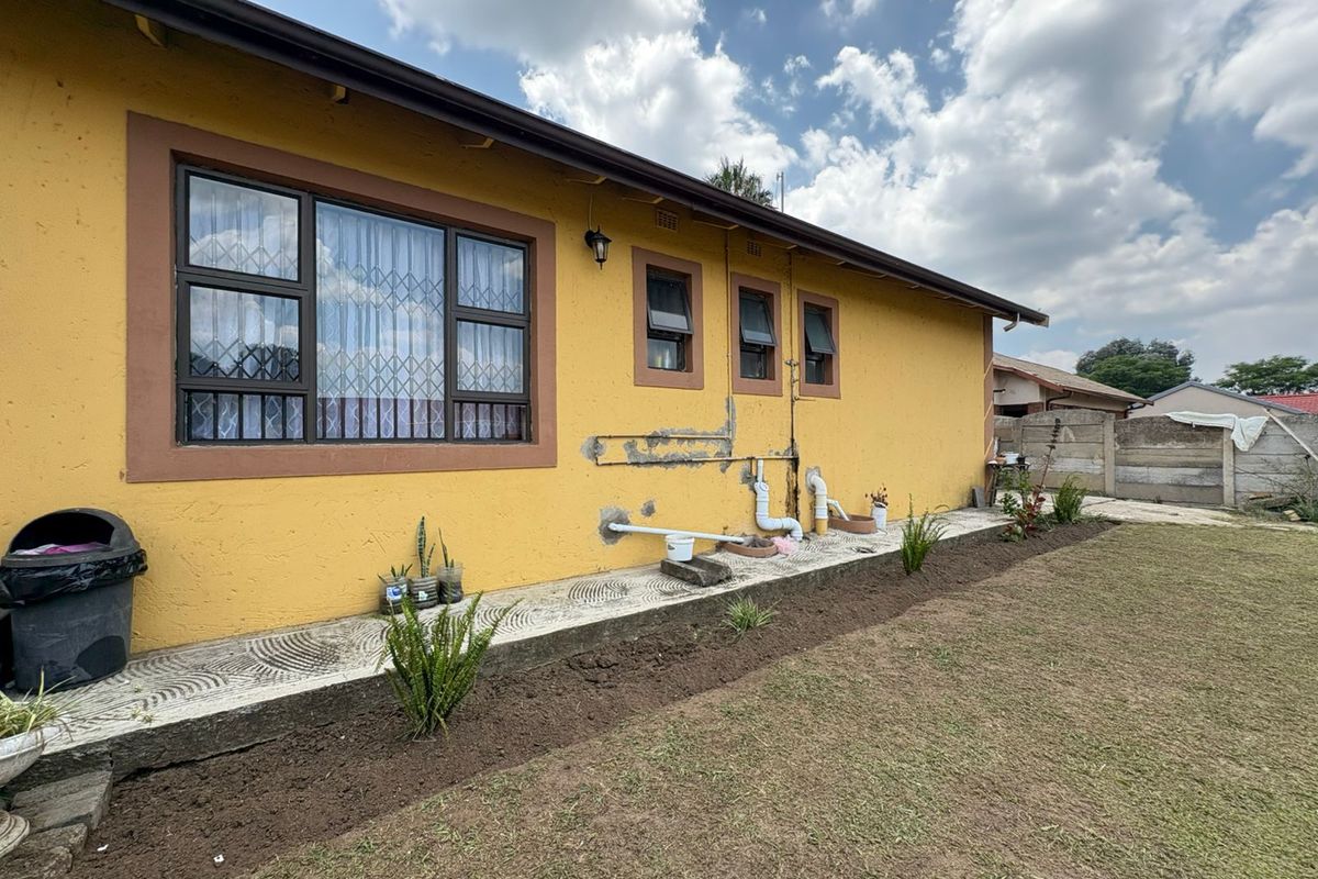 Family Home to Rent in Amajuba Park - Photo 5