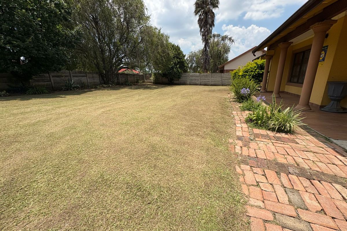 Family Home to Rent in Amajuba Park - Photo 2