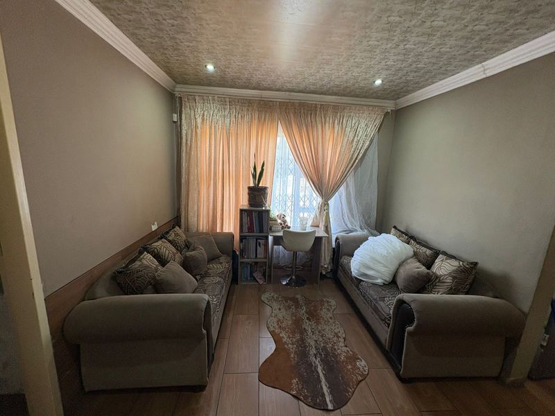 Family Home to Rent in Amajuba Park - Photo 8