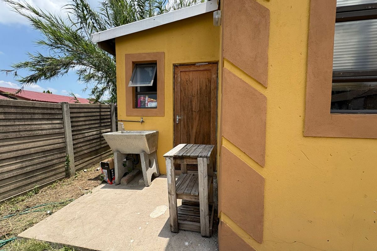 Family Home to Rent in Amajuba Park - Photo 4