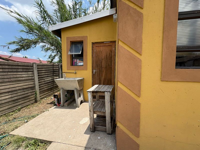 Family Home to Rent in Amajuba Park - Photo 4