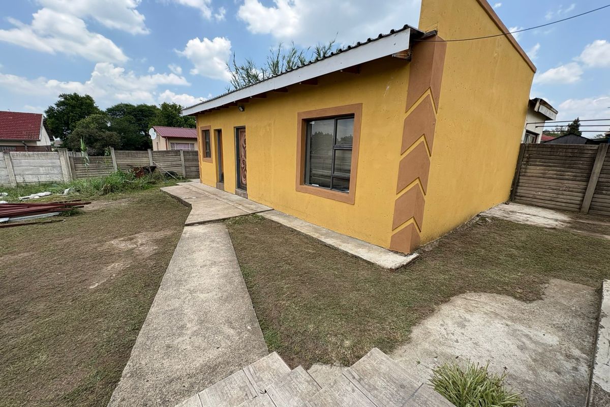 Family Home to Rent in Amajuba Park - Photo 3