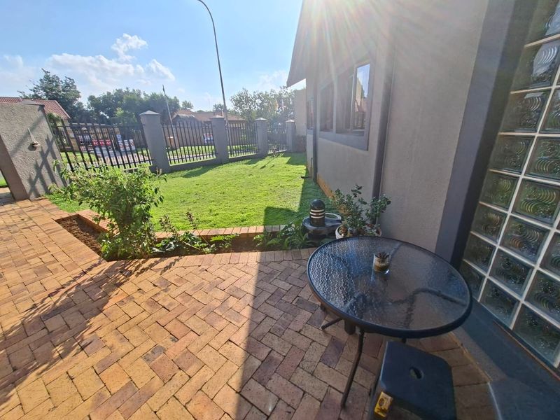 Spacious living at its best:  4 Bedroom Home with Grand Yard - Photo 6