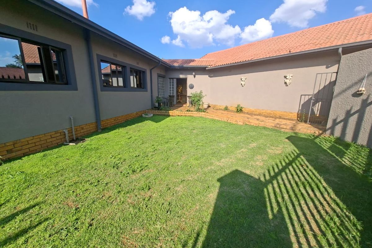 Spacious living at its best:  4 Bedroom Home with Grand Yard - Photo 4