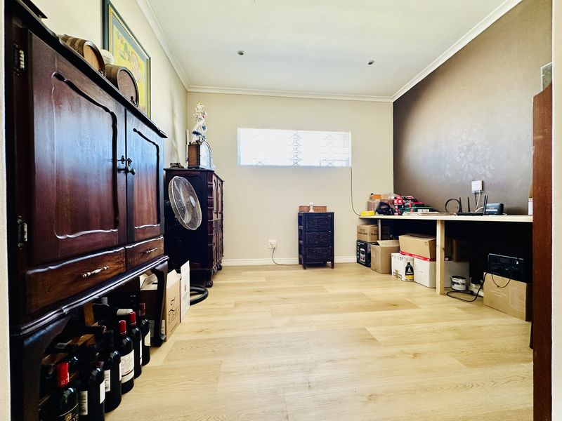 Stunning 4-bedroom freestanding home in Westcliff, Hermanus—your coastal paradise awaits! - Photo 9