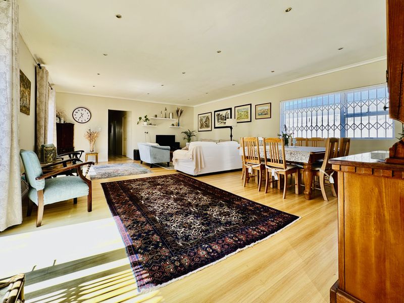 Stunning 4-bedroom freestanding home in Westcliff, Hermanus—your coastal paradise awaits! - Photo 8