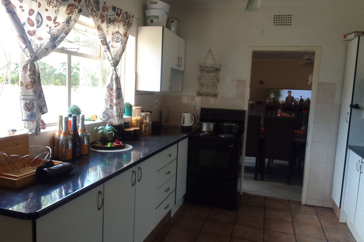Perfectly Located Large Home in Bo-Dorp – Ideal for Family Living or Business Use - Photo 4