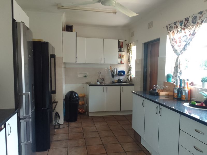 Perfectly Located Large Home in Bo-Dorp – Ideal for Family Living or Business Use - Photo 2