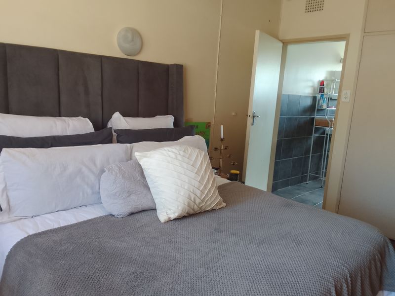 Perfectly Located Large Home in Bo-Dorp – Ideal for Family Living or Business Use - Photo 9