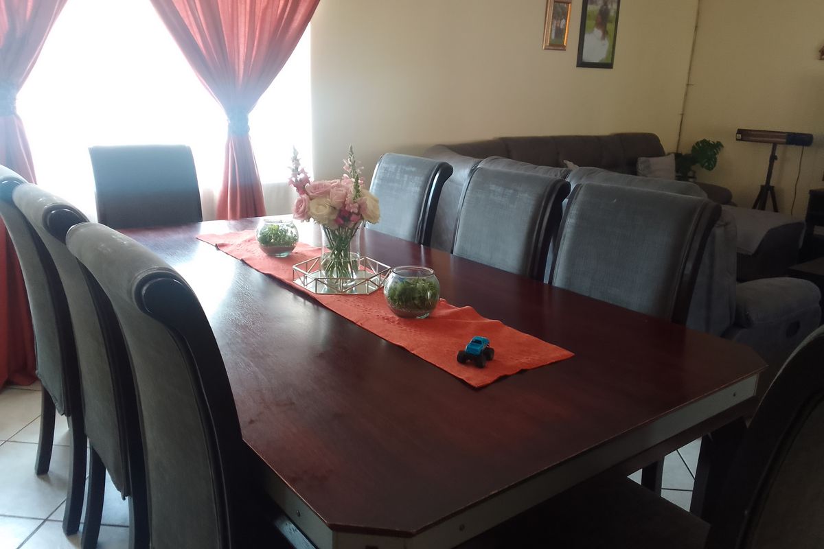 Perfectly Located Large Home in Bo-Dorp – Ideal for Family Living or Business Use - Photo 5