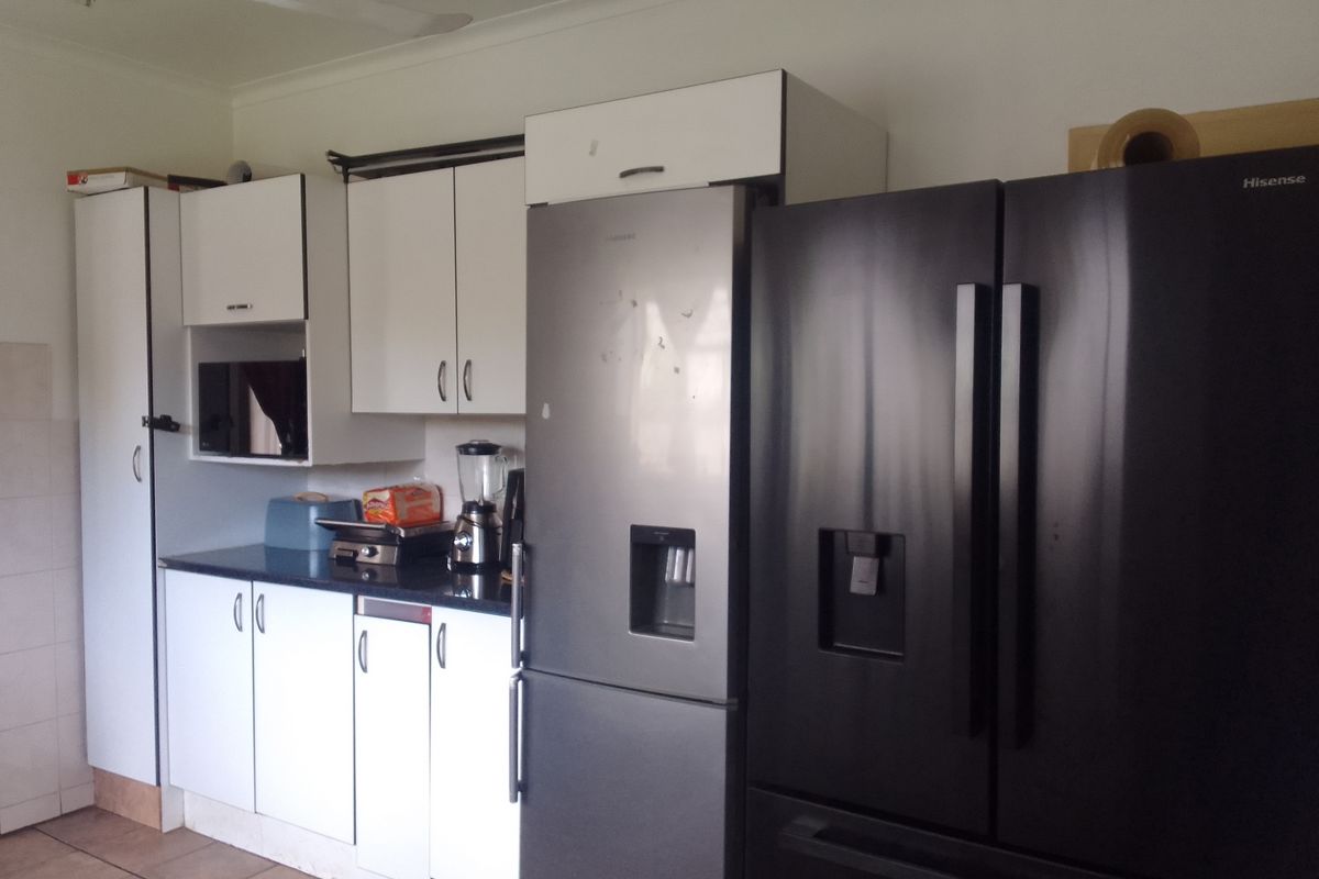 Perfectly Located Large Home in Bo-Dorp – Ideal for Family Living or Business Use - Photo 3