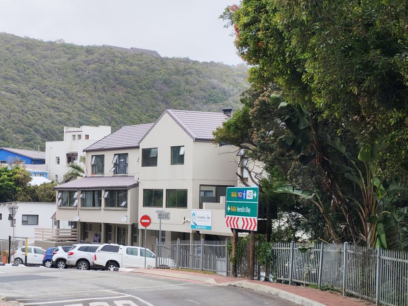 Lock-up-and-go apartment in Herolds bay. - Photo 3