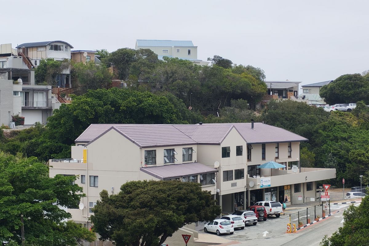 Lock-up-and-go apartment in Herolds bay. - Photo 2