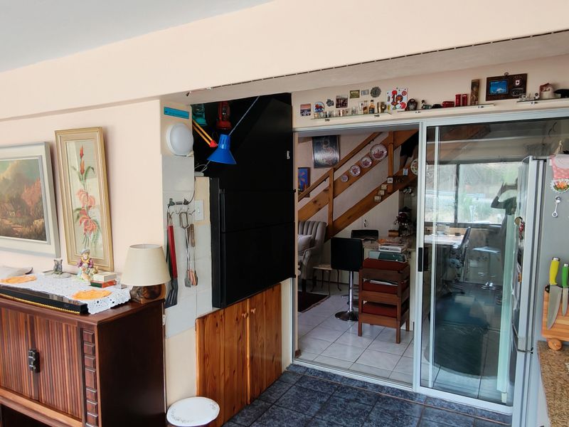 Lock-up-and-go apartment in Herolds bay. - Photo 7