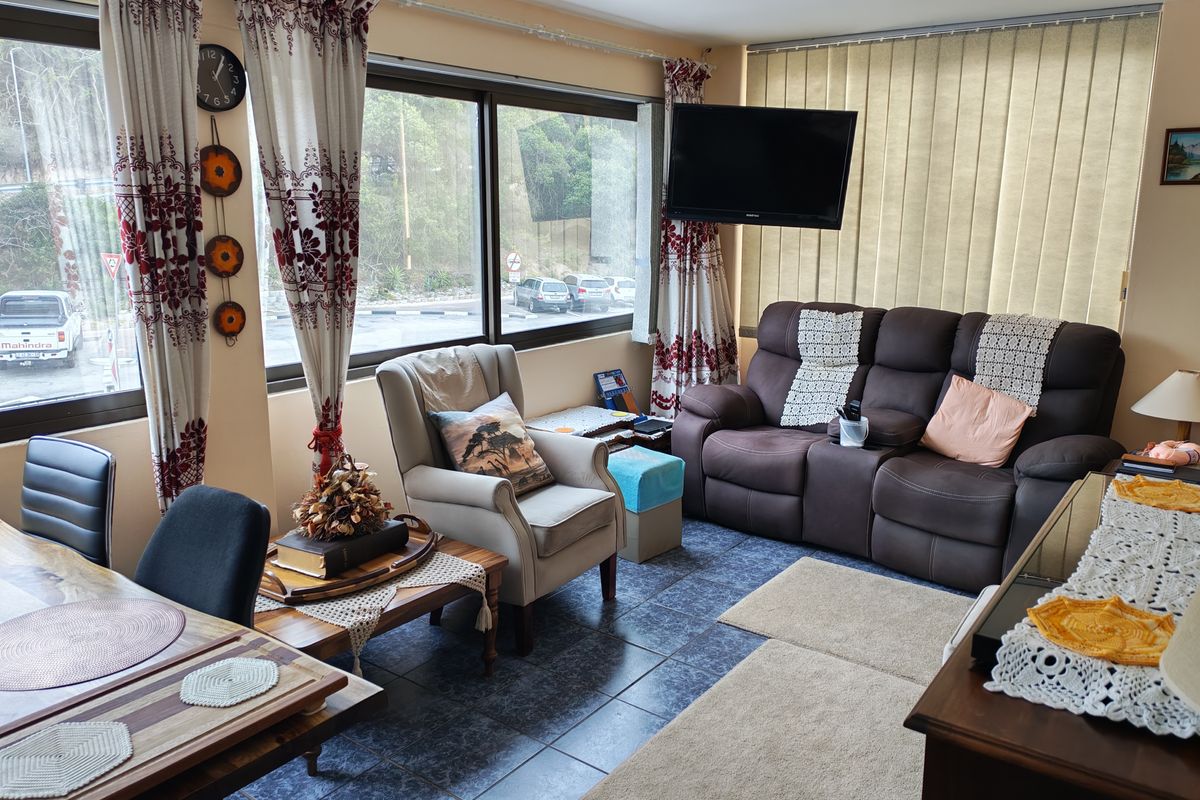 Lock-up-and-go apartment in Herolds bay. - Photo 4