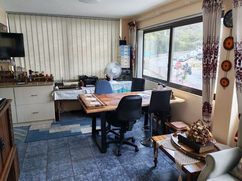 Lock-up-and-go apartment in Herolds bay. - Photo 5